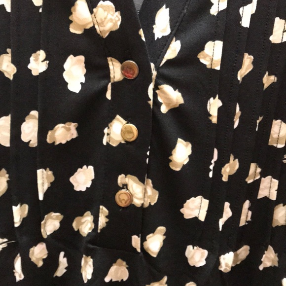 Cute floral top - Picture 2 of 3